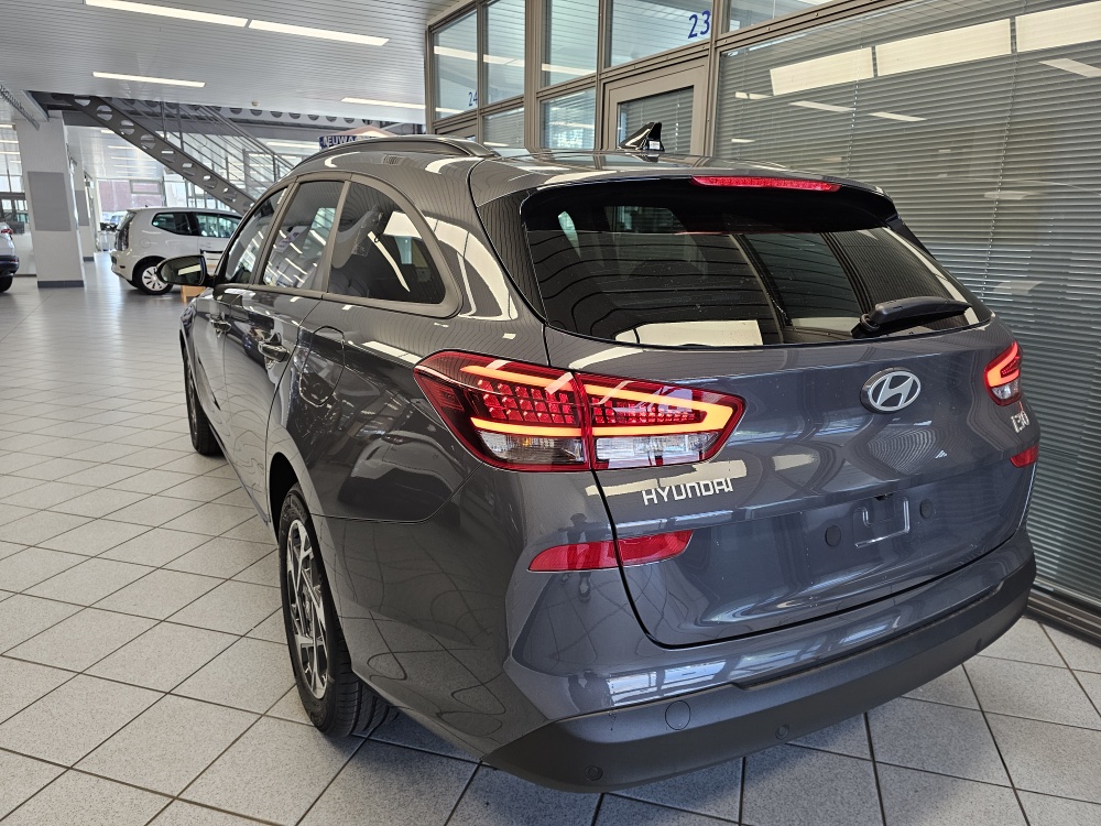 Hyundai i30 Kombi  bei Hoffmann Automobile in Wolfsburg kaufen und sofort mitnehmen - Bild 3