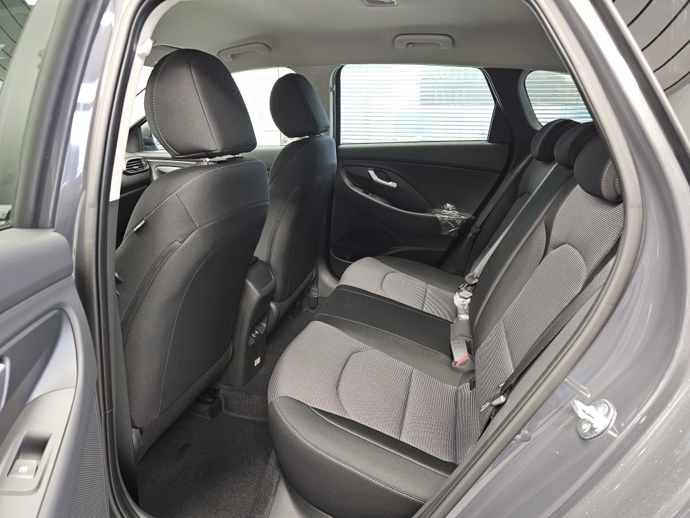 Hyundai i30 Kombi  bei Hoffmann Automobile in Wolfsburg kaufen und sofort mitnehmen - Bild 4