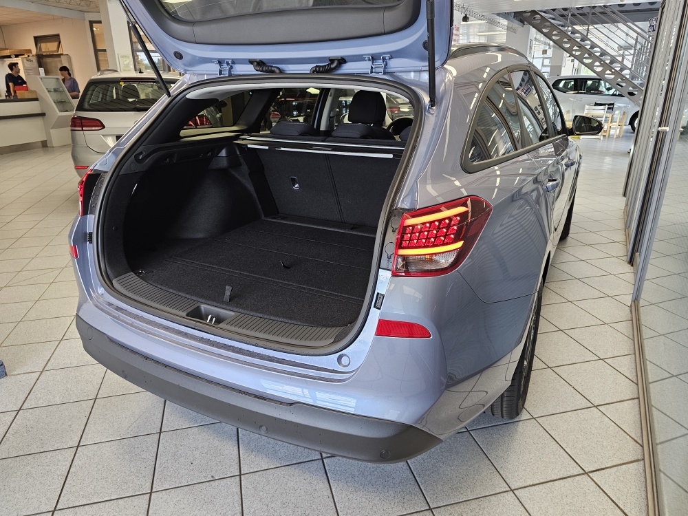 Hyundai i30 Kombi  bei Hoffmann Automobile in Wolfsburg kaufen und sofort mitnehmen - Bild 2