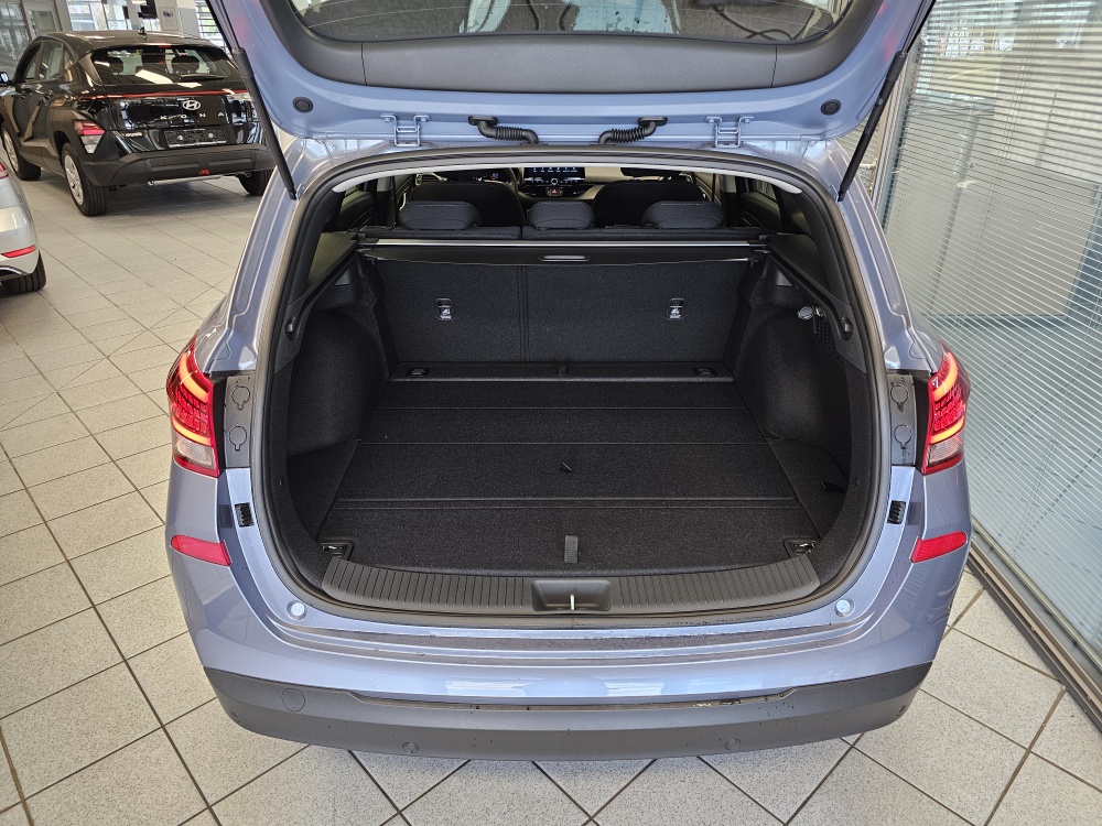 Hyundai i30 Kombi  bei Hoffmann Automobile in Wolfsburg kaufen und sofort mitnehmen - Bild 3