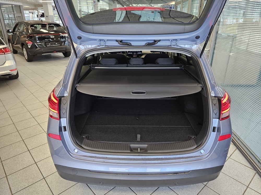 Hyundai i30 Kombi  bei Hoffmann Automobile in Wolfsburg kaufen und sofort mitnehmen - Bild 4