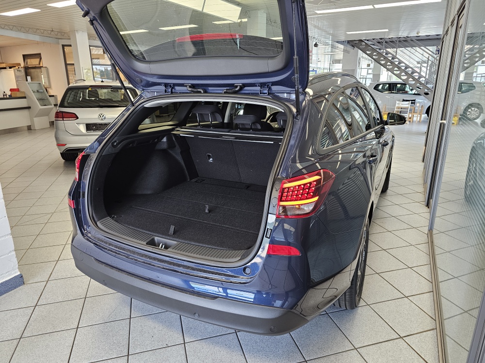 Hyundai i30 Kombi  bei Hoffmann Automobile in Wolfsburg kaufen und sofort mitnehmen - Bild 2