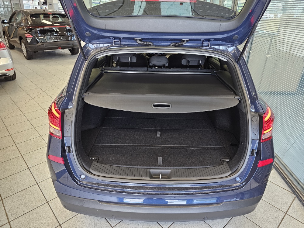 Hyundai i30 Kombi  bei Hoffmann Automobile in Wolfsburg kaufen und sofort mitnehmen - Bild 4