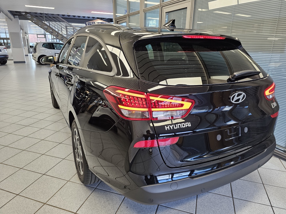 Hyundai i30 Kombi  bei Hoffmann Automobile in Wolfsburg kaufen und sofort mitnehmen - Bild 3