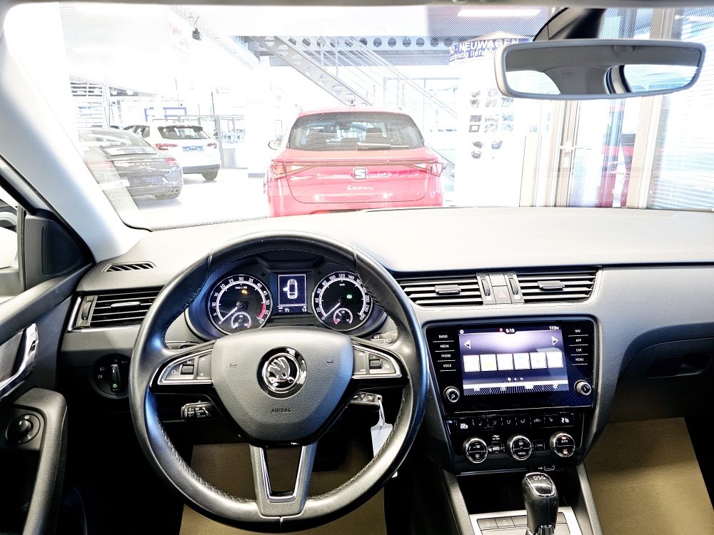 Skoda Octavia Combi  bei Hoffmann Automobile in Wolfsburg kaufen und sofort mitnehmen - Bild 12
