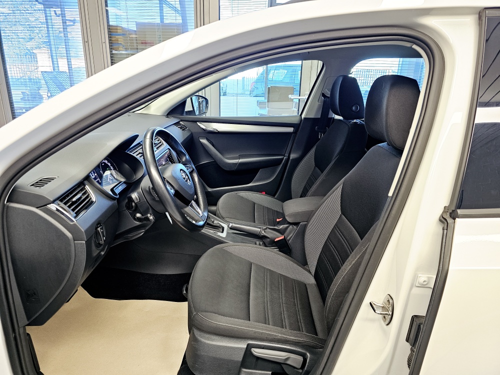 Skoda Octavia Combi  bei Hoffmann Automobile in Wolfsburg kaufen und sofort mitnehmen - Bild 15