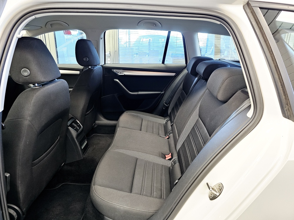 Skoda Octavia Combi  bei Hoffmann Automobile in Wolfsburg kaufen und sofort mitnehmen - Bild 4