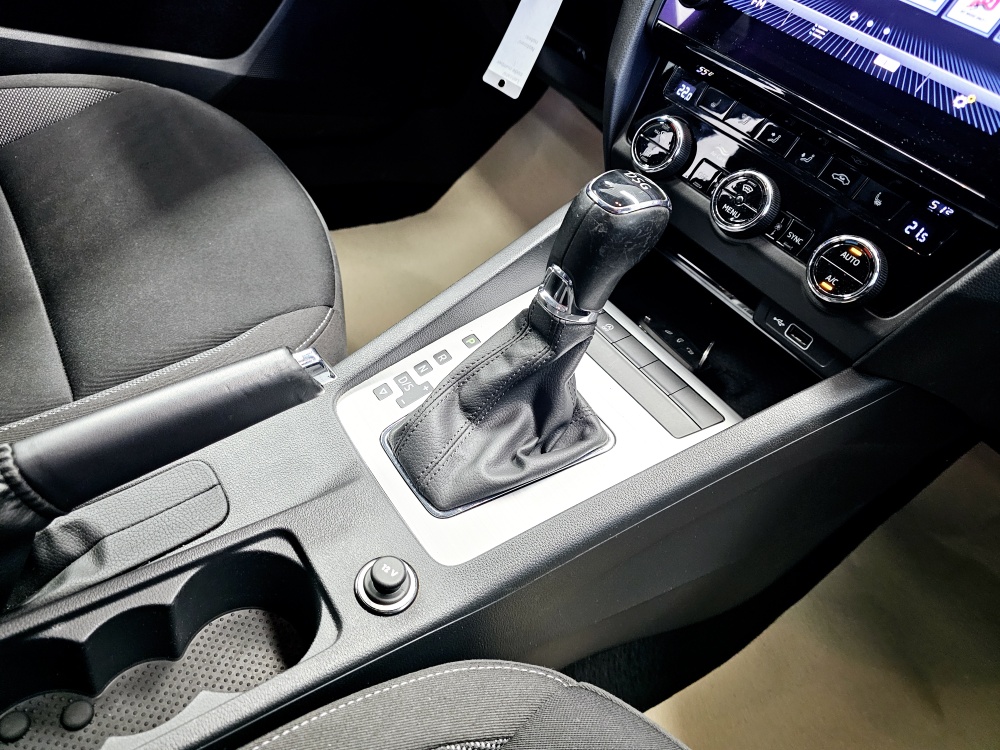 Skoda Octavia Combi  bei Hoffmann Automobile in Wolfsburg kaufen und sofort mitnehmen - Bild 6
