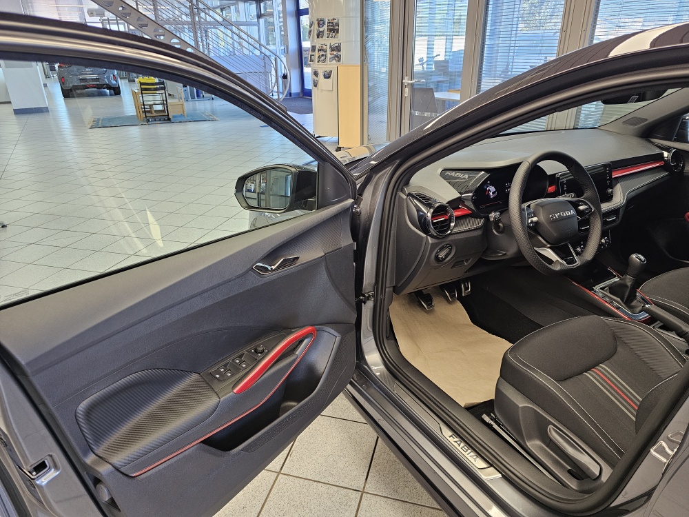 Skoda Fabia bei Hoffmann Automobile in Wolfsburg kaufen und sofort mitnehmen - Bild 24