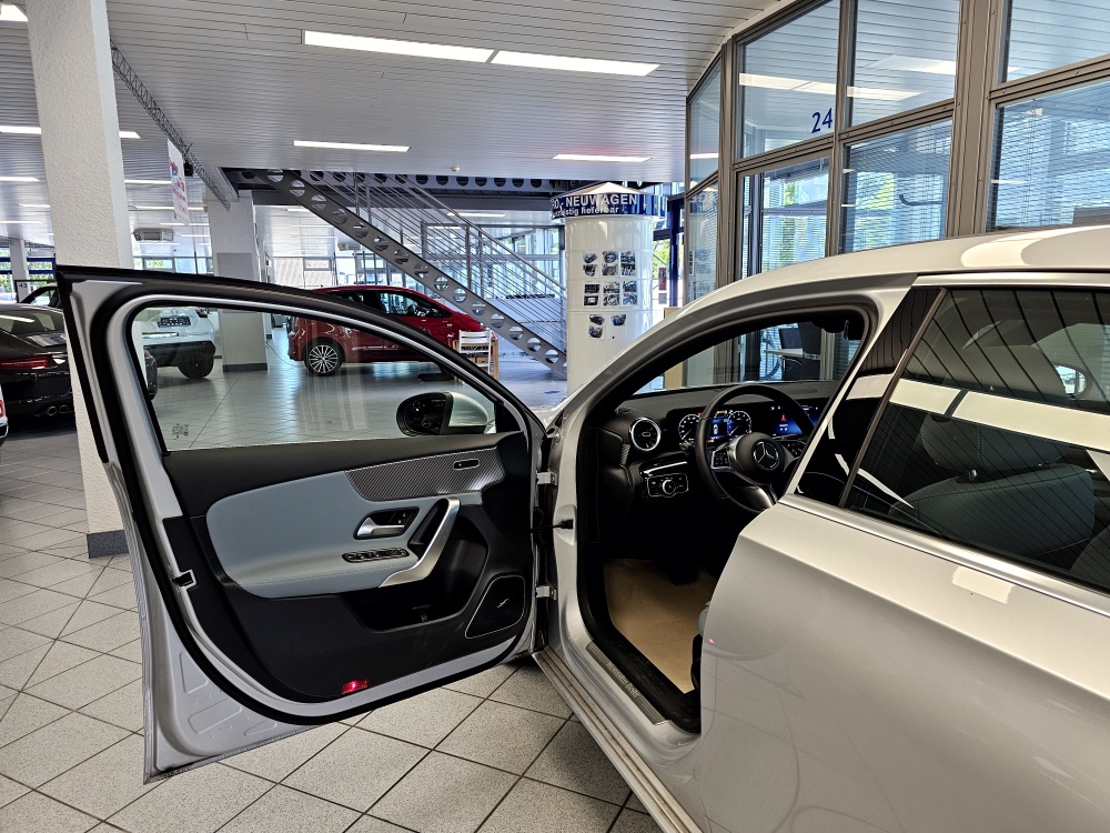 Mercedes-Benz A 200  bei Hoffmann Automobile in Wolfsburg kaufen und sofort mitnehmen - Bild 23