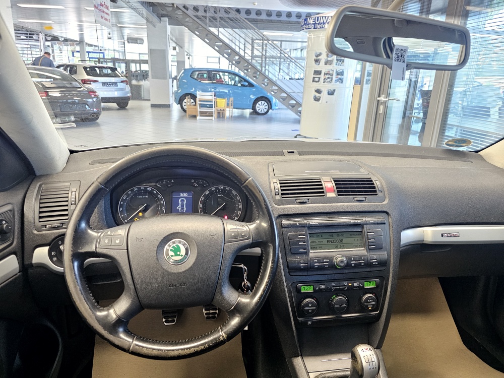 Skoda Octavia Combi  bei Hoffmann Automobile in Wolfsburg kaufen und sofort mitnehmen - Bild 10