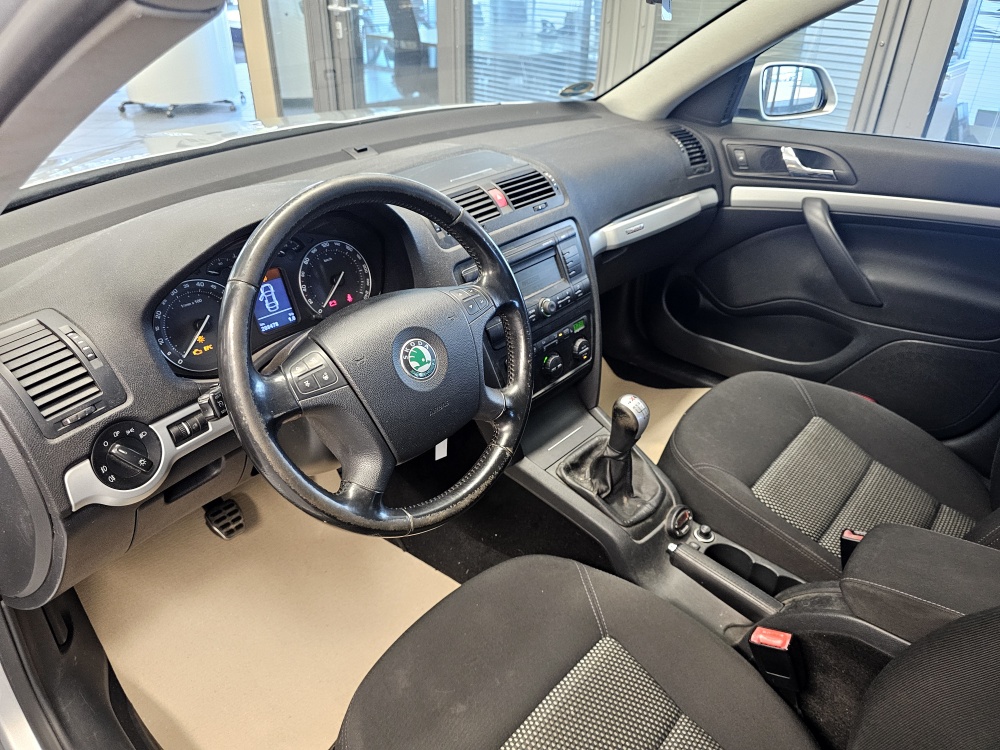 Skoda Octavia Combi  bei Hoffmann Automobile in Wolfsburg kaufen und sofort mitnehmen - Bild 11