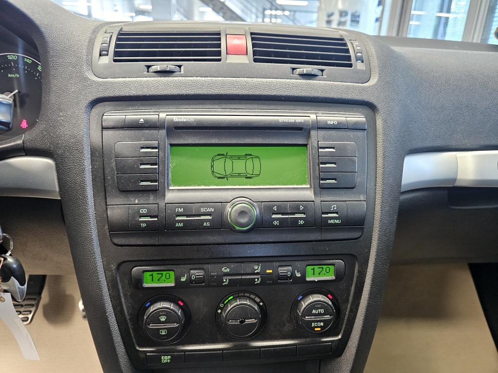 Skoda Octavia Combi  bei Hoffmann Automobile in Wolfsburg kaufen und sofort mitnehmen - Bild 18