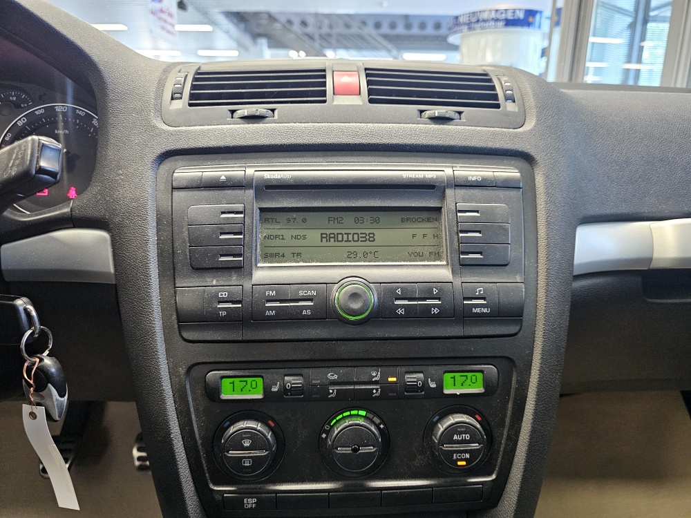 Skoda Octavia Combi  bei Hoffmann Automobile in Wolfsburg kaufen und sofort mitnehmen - Bild 9