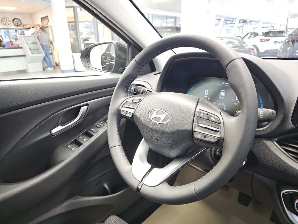 Hyundai i30 Kombi  bei Hoffmann Automobile in Wolfsburg kaufen und sofort mitnehmen - Bild 15