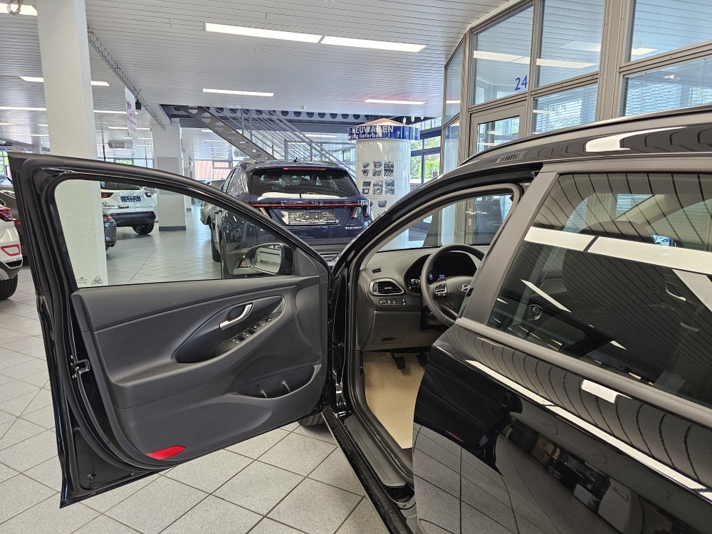 Hyundai i30 Kombi  bei Hoffmann Automobile in Wolfsburg kaufen und sofort mitnehmen - Bild 19