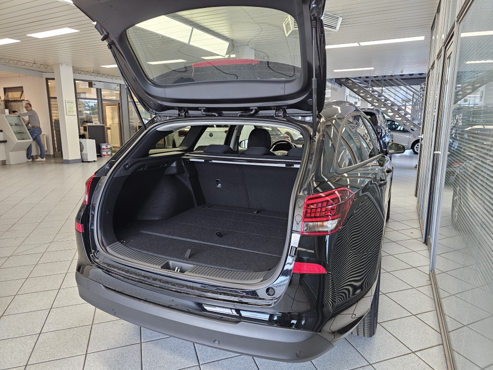 Hyundai i30 Kombi  bei Hoffmann Automobile in Wolfsburg kaufen und sofort mitnehmen - Bild 2