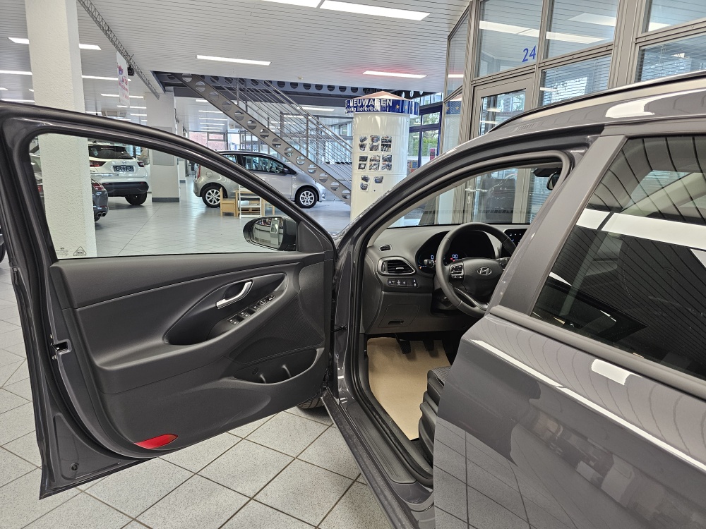 Hyundai i30 Kombi  bei Hoffmann Automobile in Wolfsburg kaufen und sofort mitnehmen - Bild 19
