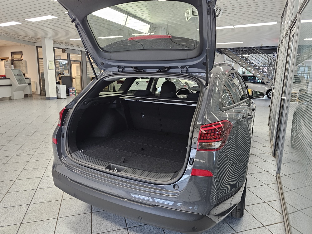 Hyundai i30 Kombi  bei Hoffmann Automobile in Wolfsburg kaufen und sofort mitnehmen - Bild 2
