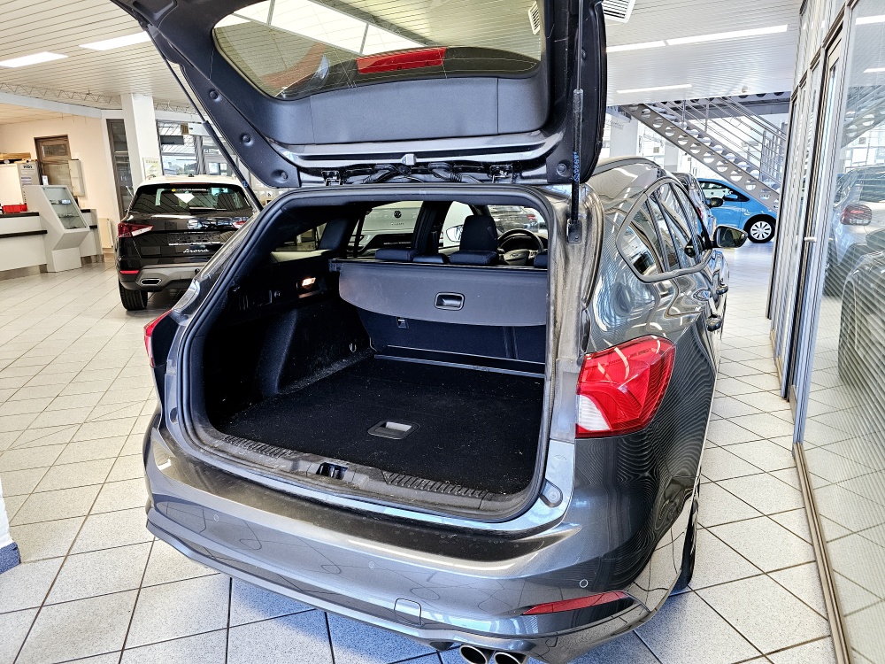 Ford Focus Turnier  bei Hoffmann Automobile in Wolfsburg kaufen und sofort mitnehmen - Bild 2