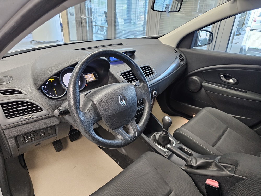 Renault Megane Grandtour  bei Hoffmann Automobile in Wolfsburg kaufen und sofort mitnehmen - Bild 10