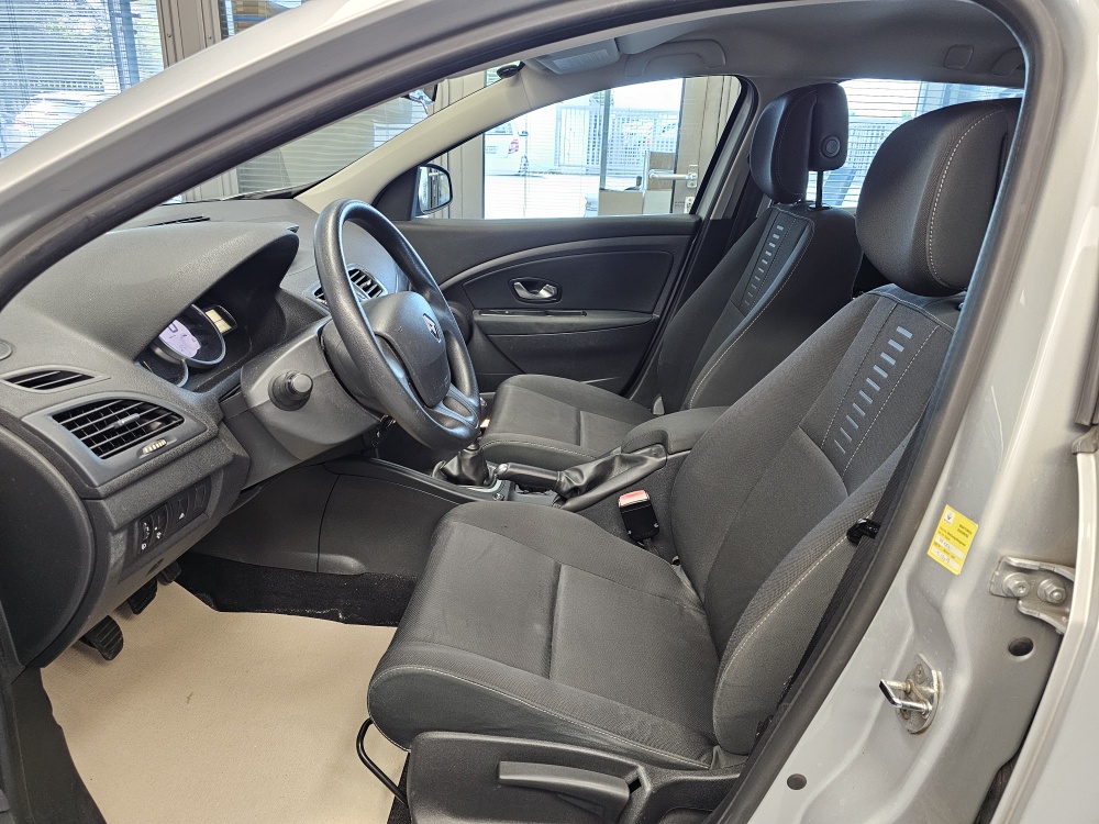 Renault Megane Grandtour  bei Hoffmann Automobile in Wolfsburg kaufen und sofort mitnehmen - Bild 11