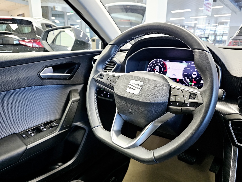 Seat Leon Sportstourer  ST  bei Hoffmann Automobile in Wolfsburg kaufen und sofort mitnehmen - Bild 12