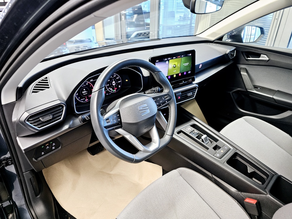 Seat Leon Sportstourer  ST  bei Hoffmann Automobile in Wolfsburg kaufen und sofort mitnehmen - Bild 16