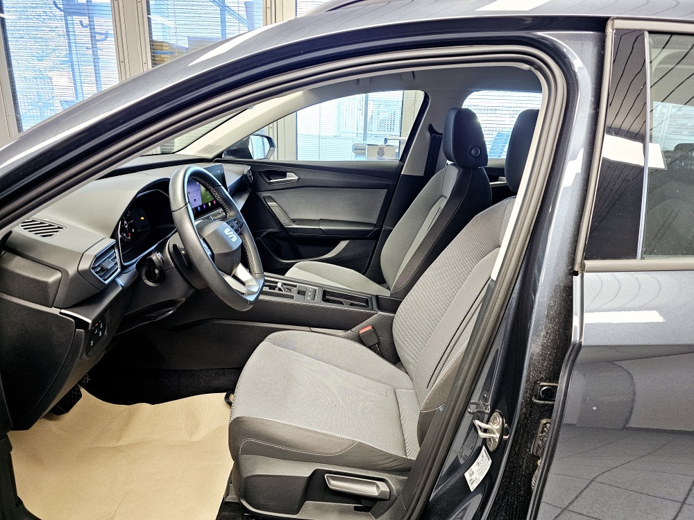 Seat Leon Sportstourer  ST  bei Hoffmann Automobile in Wolfsburg kaufen und sofort mitnehmen - Bild 17