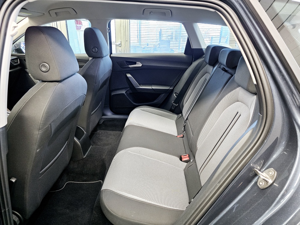 Seat Leon Sportstourer  ST  bei Hoffmann Automobile in Wolfsburg kaufen und sofort mitnehmen - Bild 4