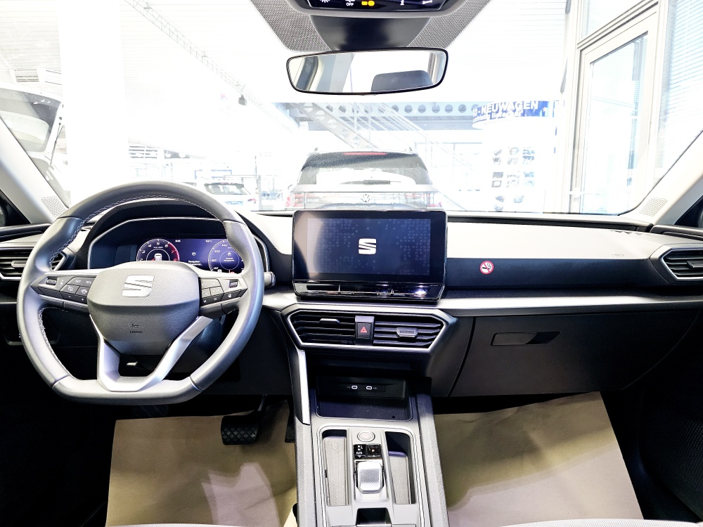 Seat Leon Sportstourer  ST  bei Hoffmann Automobile in Wolfsburg kaufen und sofort mitnehmen - Bild 5
