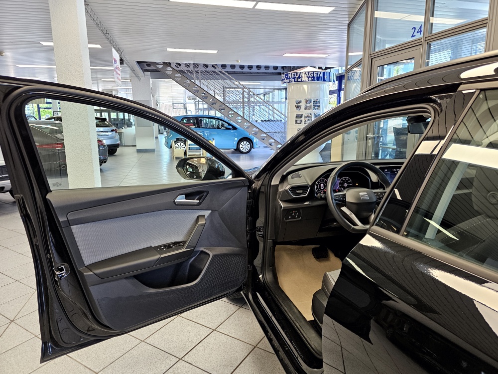 Seat Leon Sportstourer  ST  bei Hoffmann Automobile in Wolfsburg kaufen und sofort mitnehmen - Bild 17