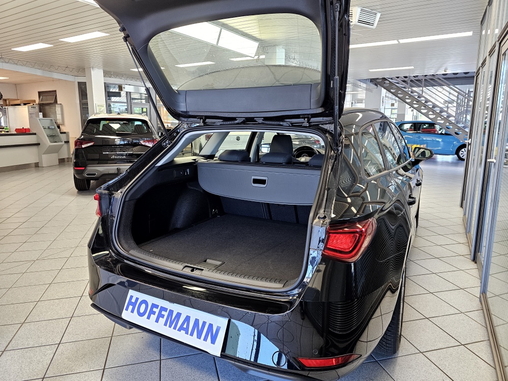 Seat Leon Sportstourer  ST  bei Hoffmann Automobile in Wolfsburg kaufen und sofort mitnehmen - Bild 2