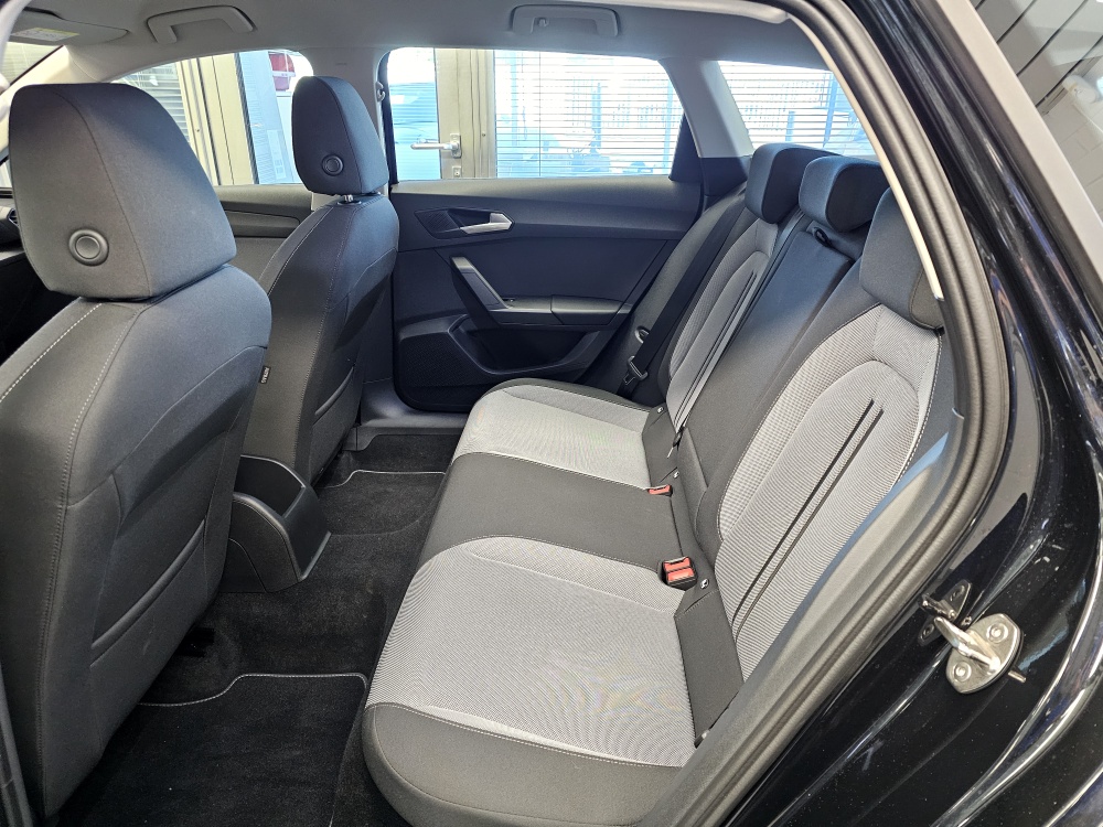 Seat Leon Sportstourer  ST  bei Hoffmann Automobile in Wolfsburg kaufen und sofort mitnehmen - Bild 4