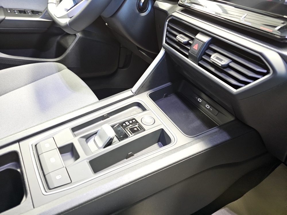 Seat Leon Sportstourer  ST  bei Hoffmann Automobile in Wolfsburg kaufen und sofort mitnehmen - Bild 6