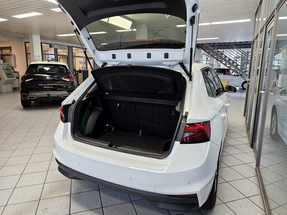 Skoda Fabia  bei Hoffmann Automobile in Wolfsburg kaufen und sofort mitnehmen - Bild 2