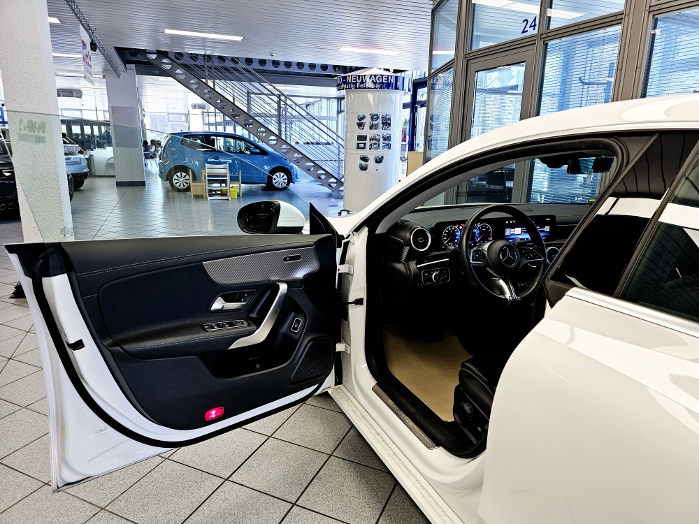 Mercedes-Benz CLA 180  bei Hoffmann Automobile in Wolfsburg kaufen und sofort mitnehmen - Bild 15