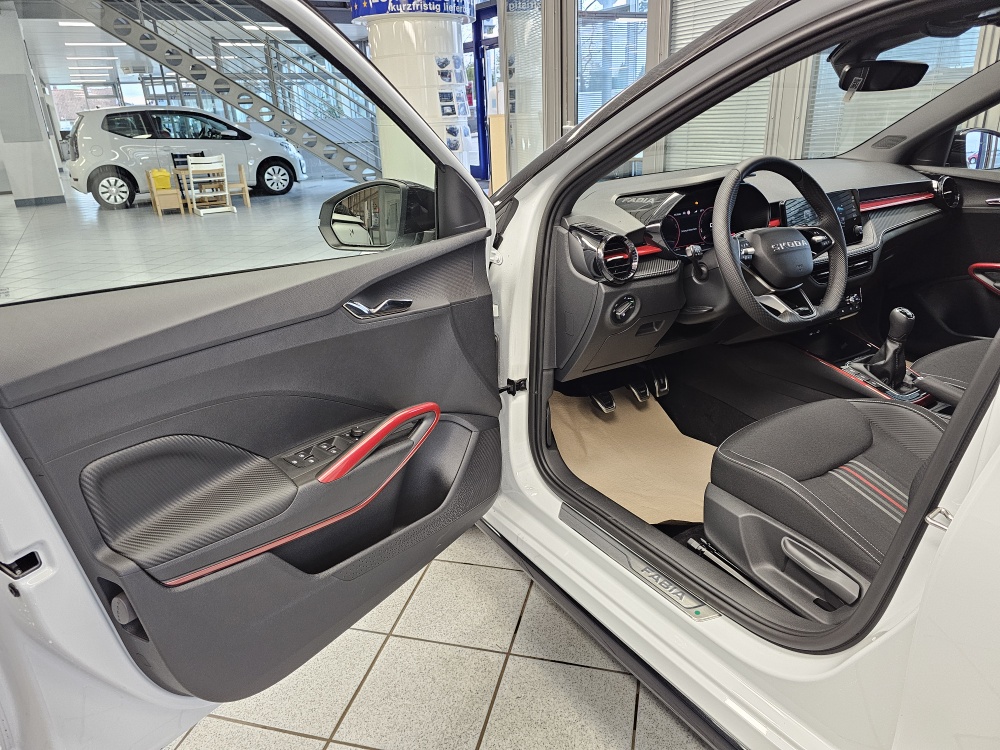 Skoda Fabia  bei Hoffmann Automobile in Wolfsburg kaufen und sofort mitnehmen - Bild 24