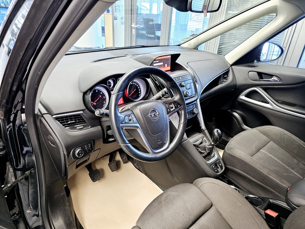 Opel Zafira Tourer  bei Hoffmann Automobile in Wolfsburg kaufen und sofort mitnehmen - Bild 12
