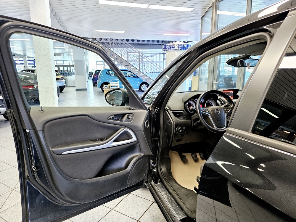 Opel Zafira Tourer  bei Hoffmann Automobile in Wolfsburg kaufen und sofort mitnehmen - Bild 14
