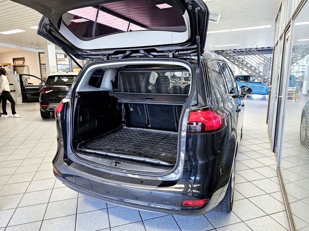 Opel Zafira Tourer  bei Hoffmann Automobile in Wolfsburg kaufen und sofort mitnehmen - Bild 2