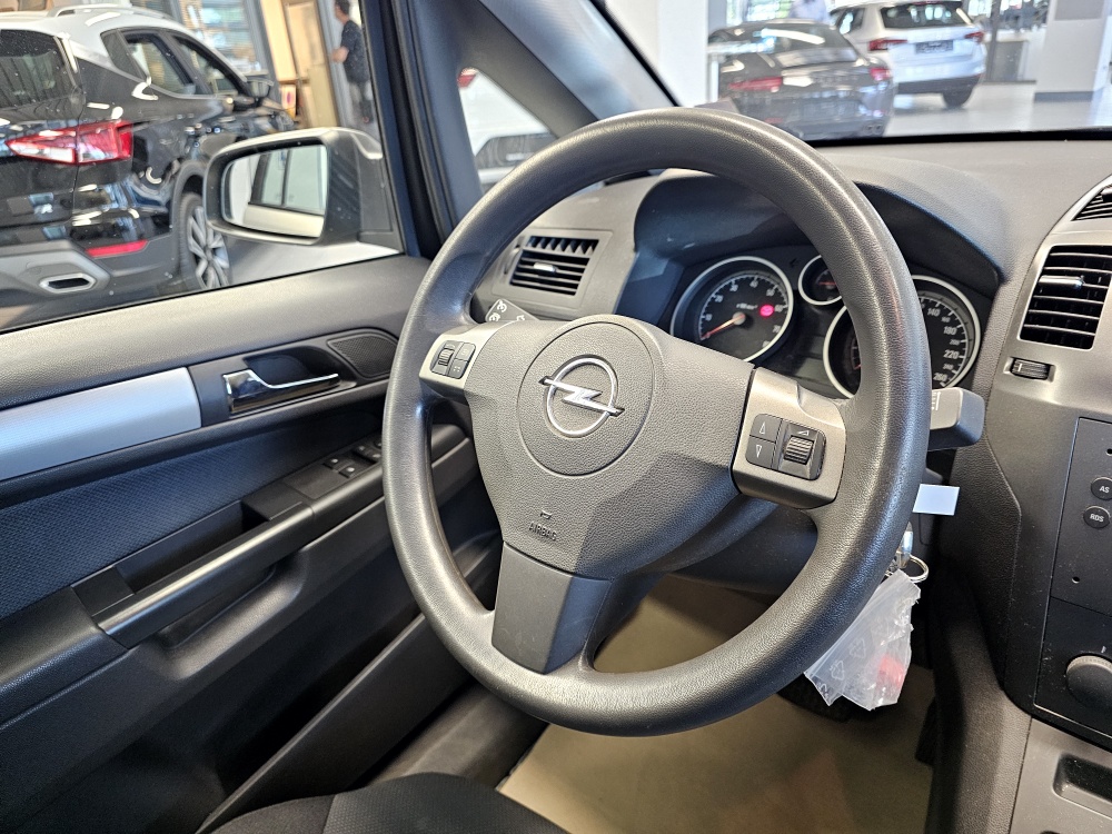 Opel Zafira  bei Hoffmann Automobile in Wolfsburg kaufen und sofort mitnehmen - Bild 11