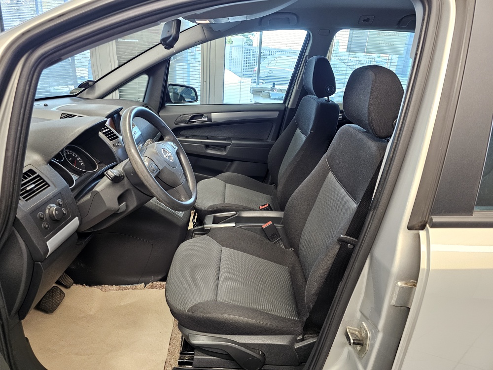Opel Zafira  bei Hoffmann Automobile in Wolfsburg kaufen und sofort mitnehmen - Bild 14