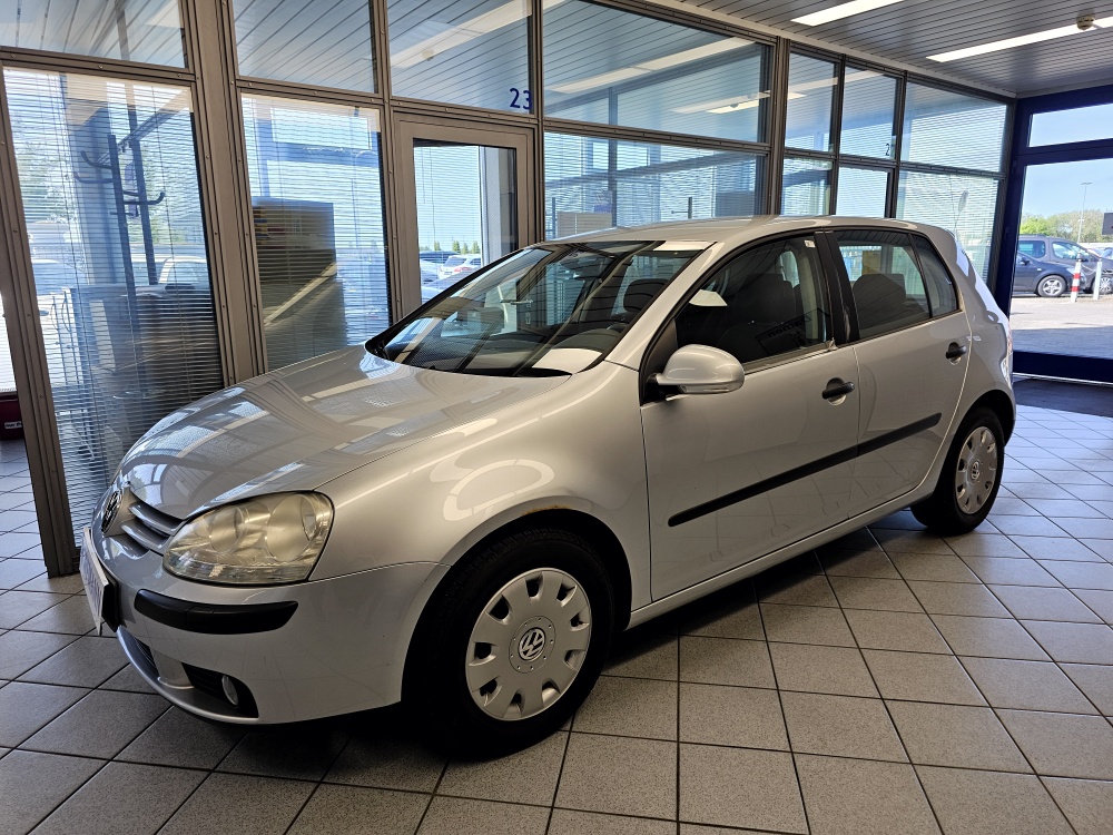 VW Golf Comfortline für nur 2.300,- € bei Hoffmann Automobile in Wolfsburg kaufen und sofort mitnehmen