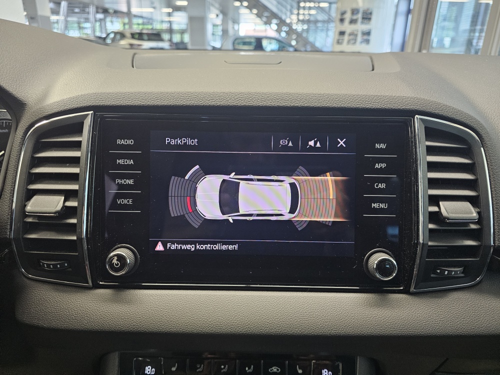 Skoda Karoq  bei Hoffmann Automobile in Wolfsburg kaufen und sofort mitnehmen - Bild 11