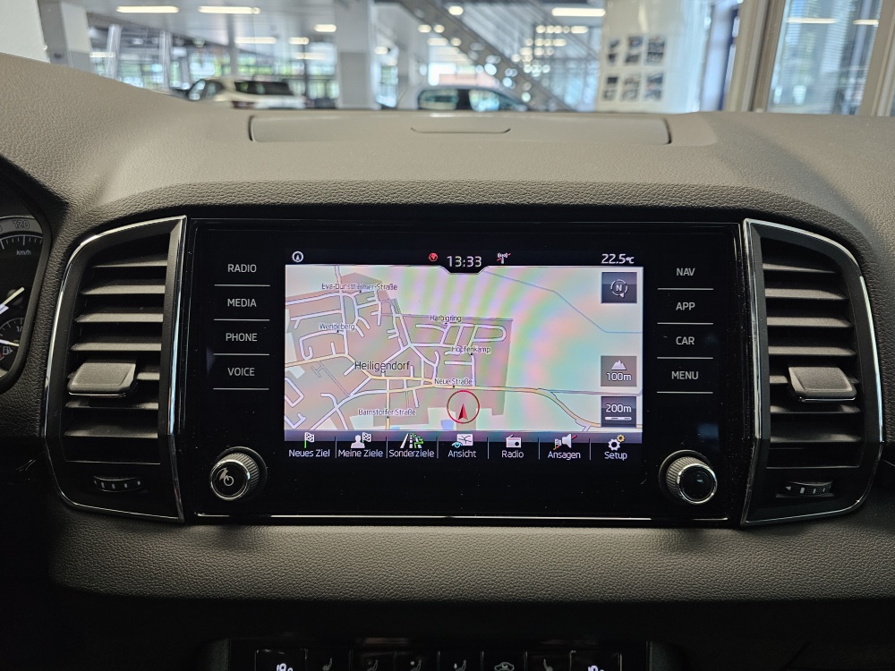 Skoda Karoq  bei Hoffmann Automobile in Wolfsburg kaufen und sofort mitnehmen - Bild 9