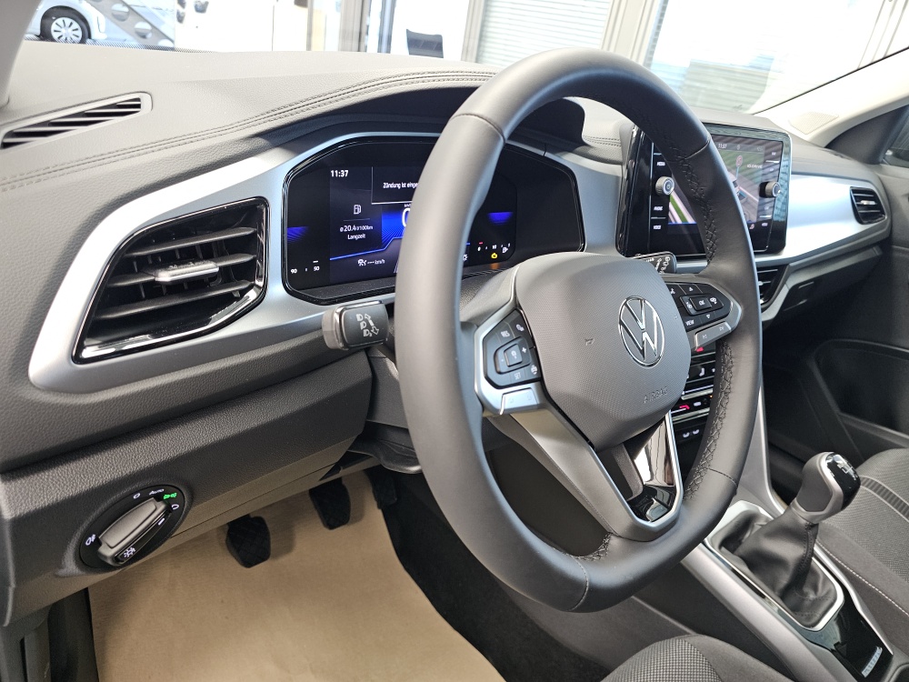 VW T-Roc bei Hoffmann Automobile in Wolfsburg kaufen und sofort mitnehmen - Bild 22