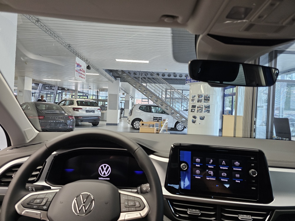 VW T-Roc  bei Hoffmann Automobile in Wolfsburg kaufen und sofort mitnehmen - Bild 8