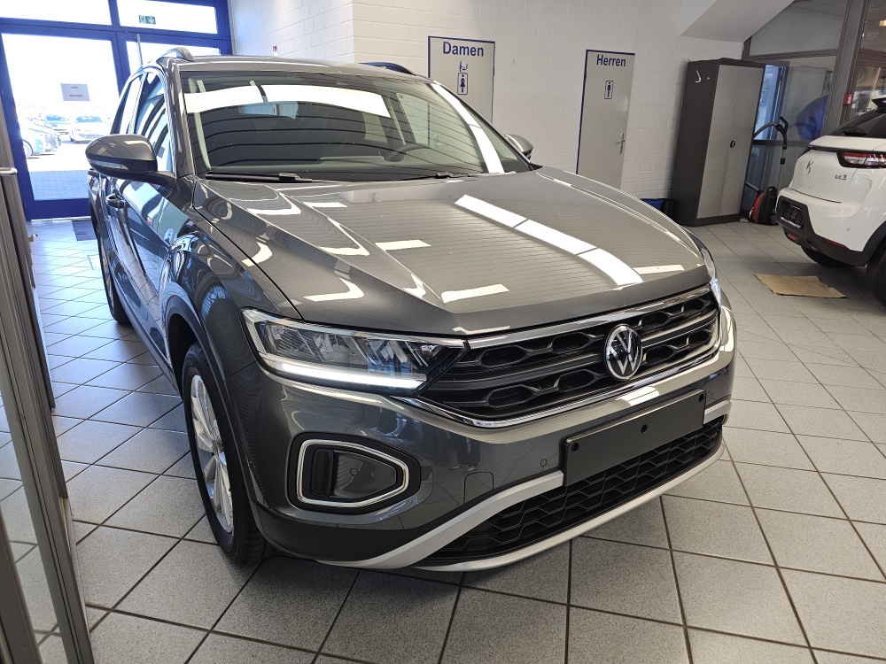 VW T-Roc  bei Hoffmann Automobile in Wolfsburg kaufen und sofort mitnehmen - Bild 24