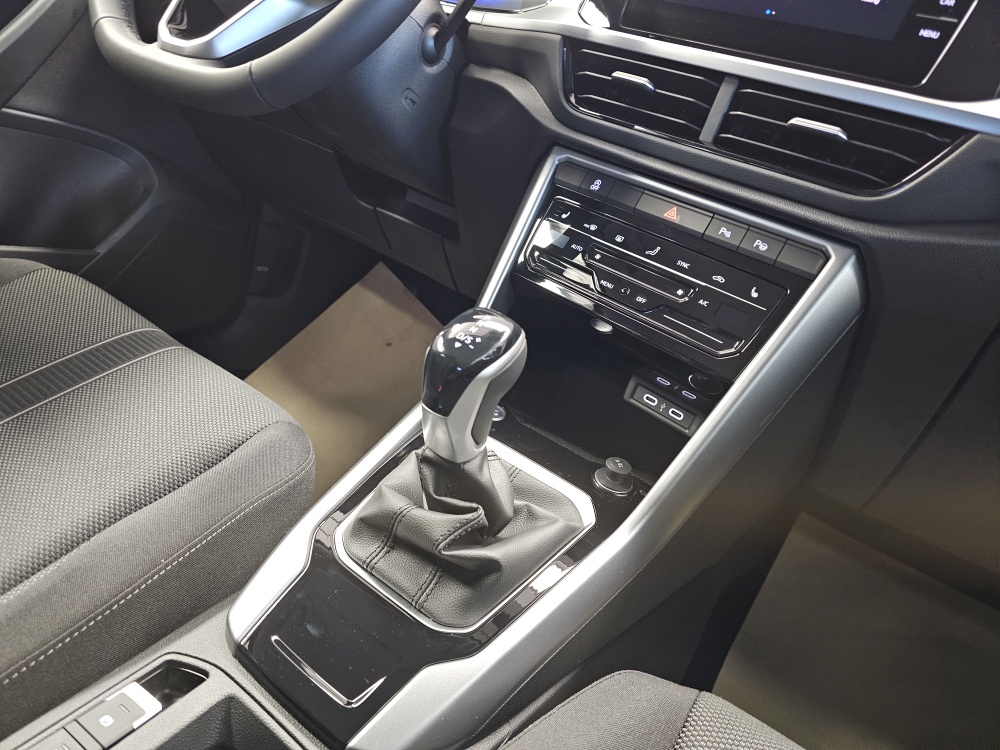 VW T-Roc  bei Hoffmann Automobile in Wolfsburg kaufen und sofort mitnehmen - Bild 8